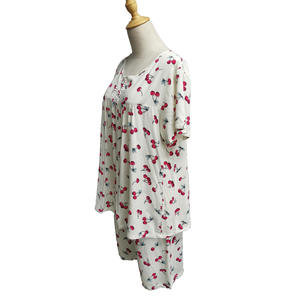 Women′s Fashionable Lightweight Pajamas